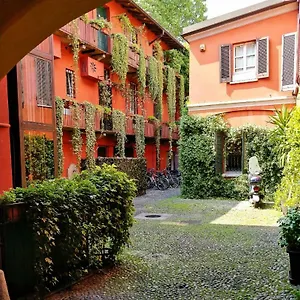 - Alzaia Naviglio Grande , Mailand Italien