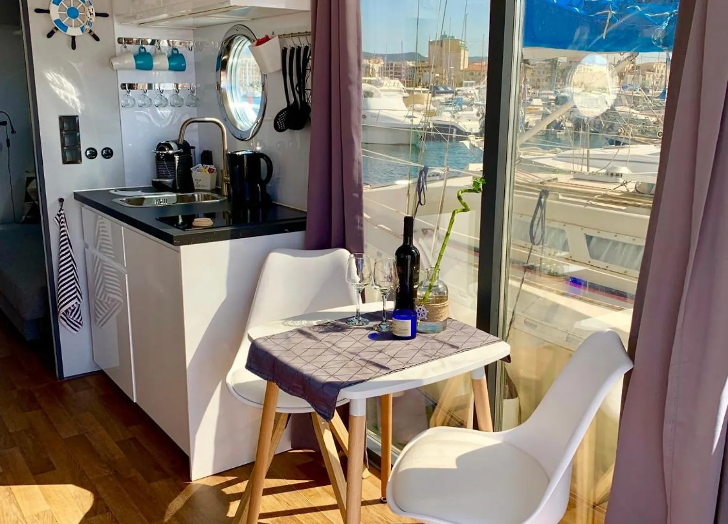 阿尔盖罗 Houseboat Seabreeze酒店 船屋