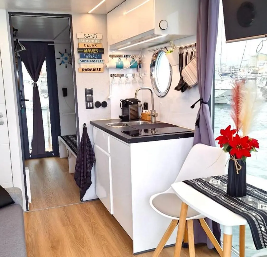 阿尔盖罗 Houseboat Seabreeze酒店