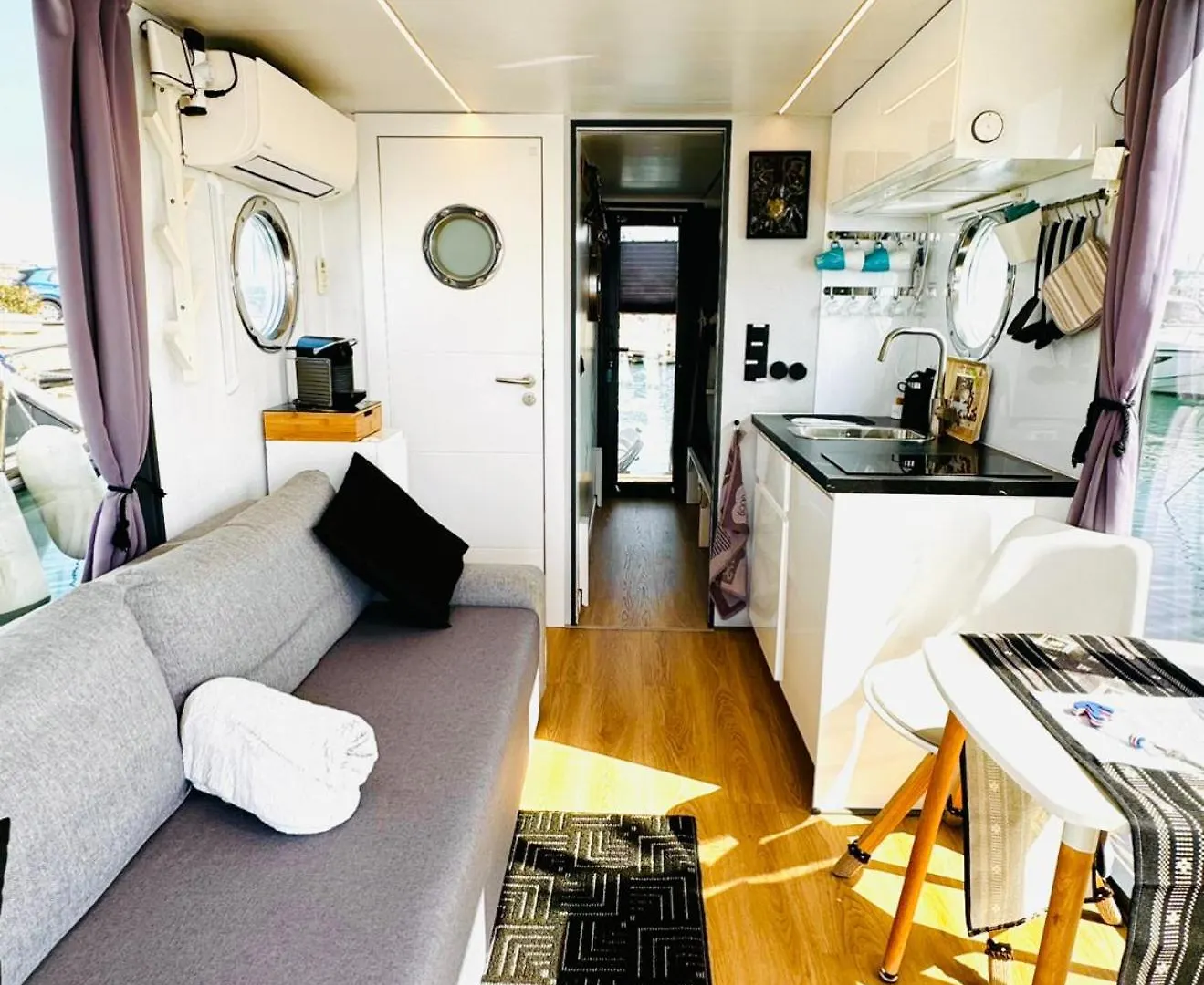 阿尔盖罗 Houseboat Seabreeze酒店